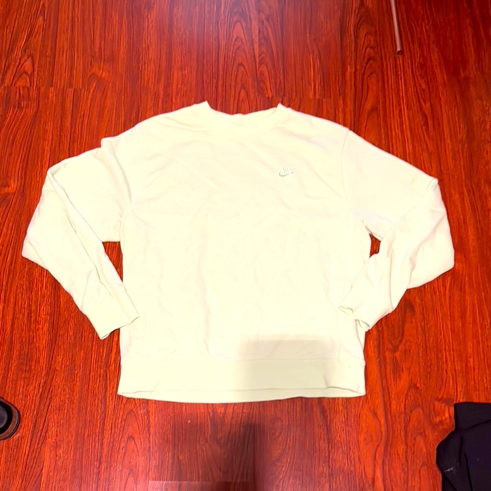 Nike MENS crewneck size MEDIUM